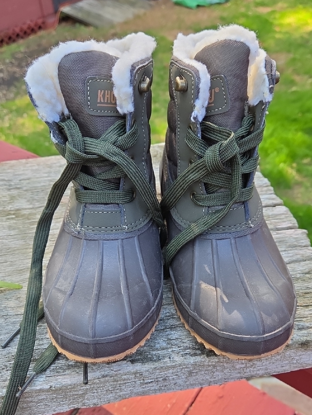 Khombu Kids Winter Boots in Olive Green with Cream Lining
